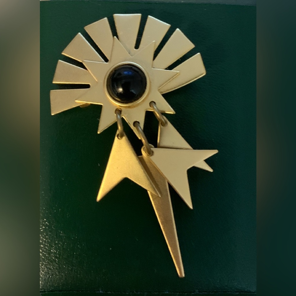 Gold Tone Broch